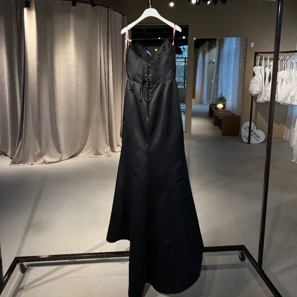 Milla Black Elegant strapless trumpet evening gown - Picture 4 of 6